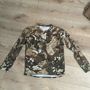 Youth Killik camo hunting shirt.